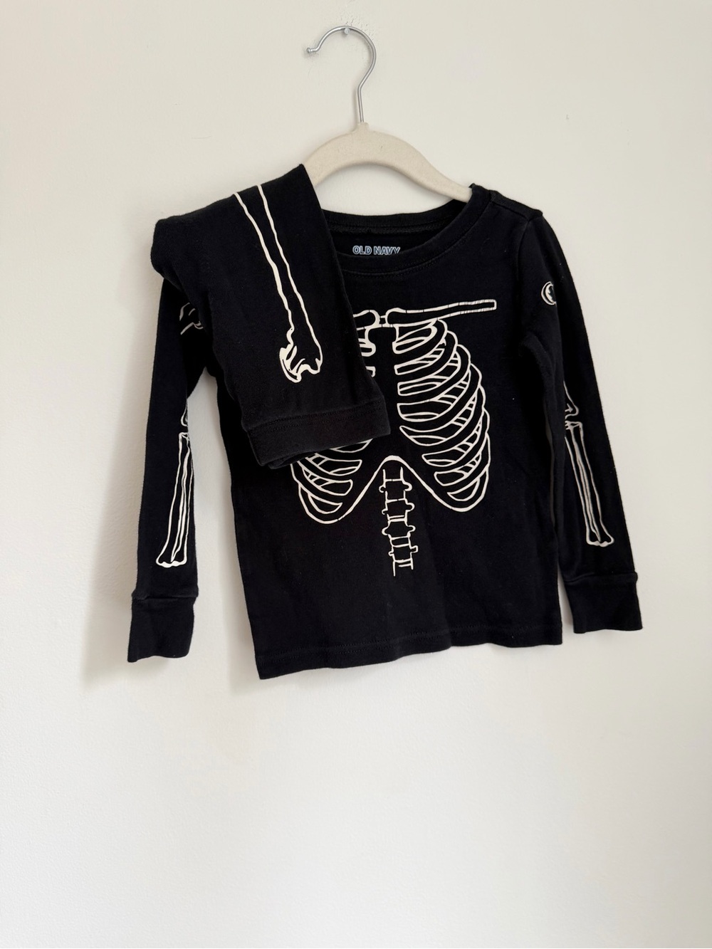 Old Navy Skeleton Halloween Pajama Set (Size 3T)
